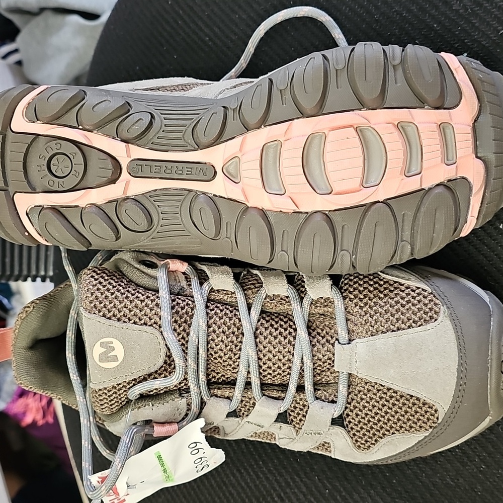 Merrell Women's Taupe Mesh Hiking Sandals with Pink Accents - Picture 4 of 7
